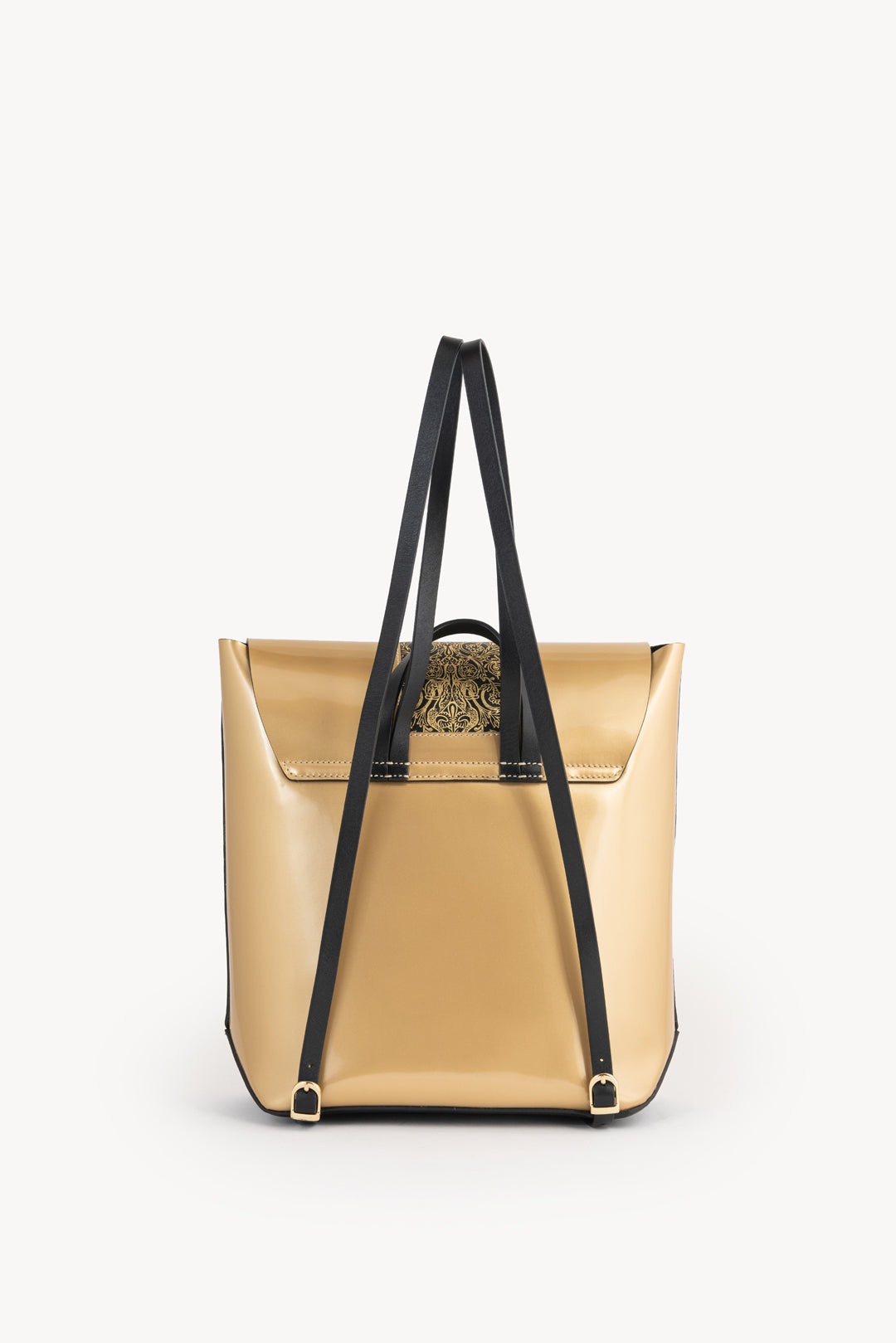 Backpack in leather with flap - Gold and Black